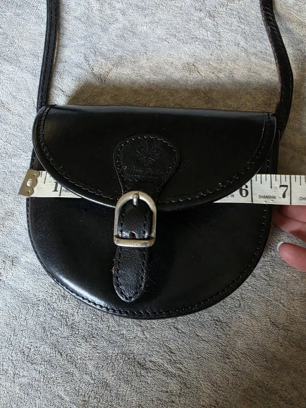 Vera Pelle Italian leather handbag a classic black finish with buckle